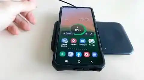 A33 Modeli Kablosuz Şarj Desteği Sunmayan Akıllı Telefon Özellikleri ve Alternatif Seçenekler