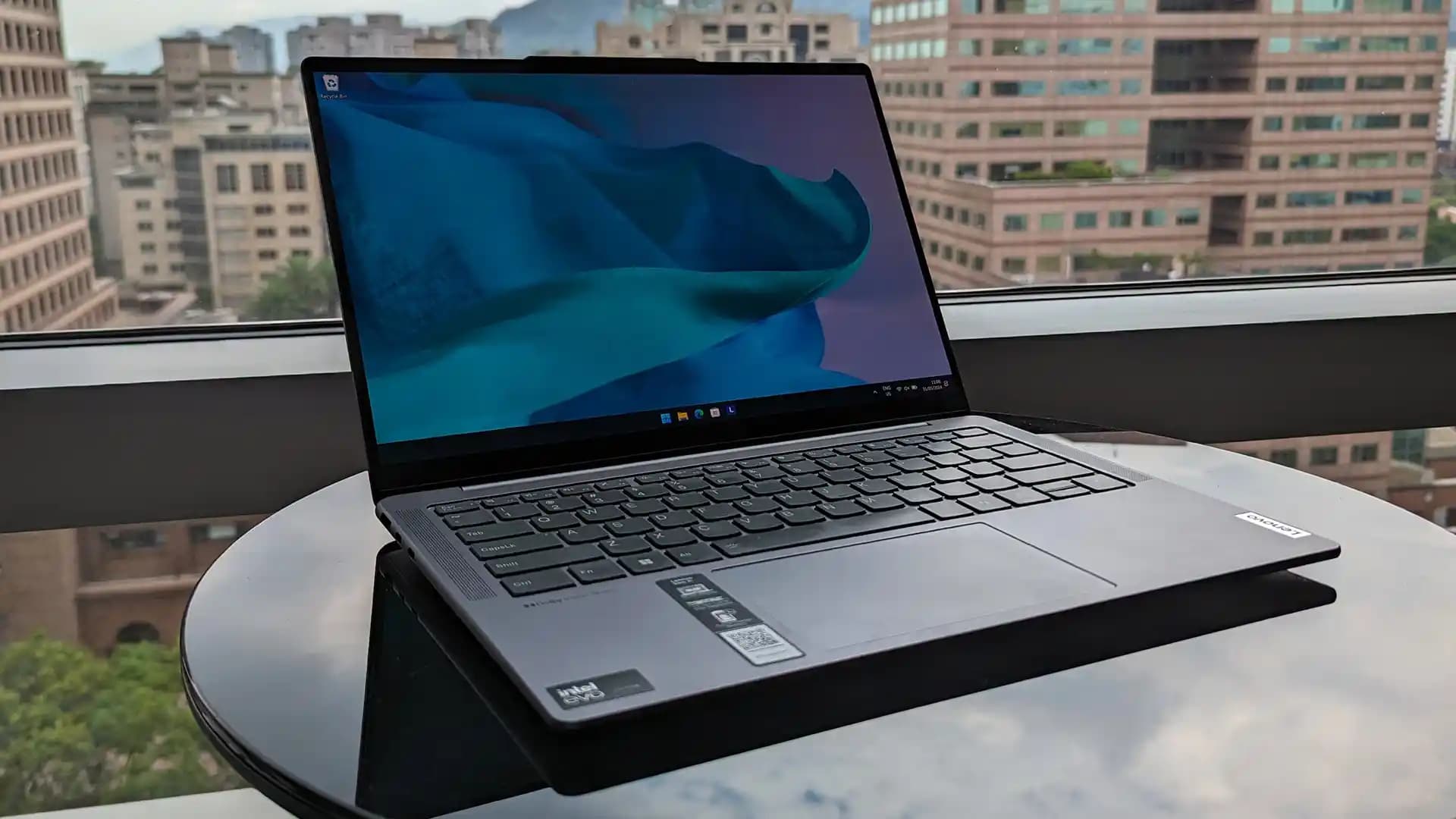 Lenovo Slim 7i 14 Dizüstü Bilgisayarda 255H ve 258V İşlemciler Arasındaki Performans ve Pil Ömrü Farkları