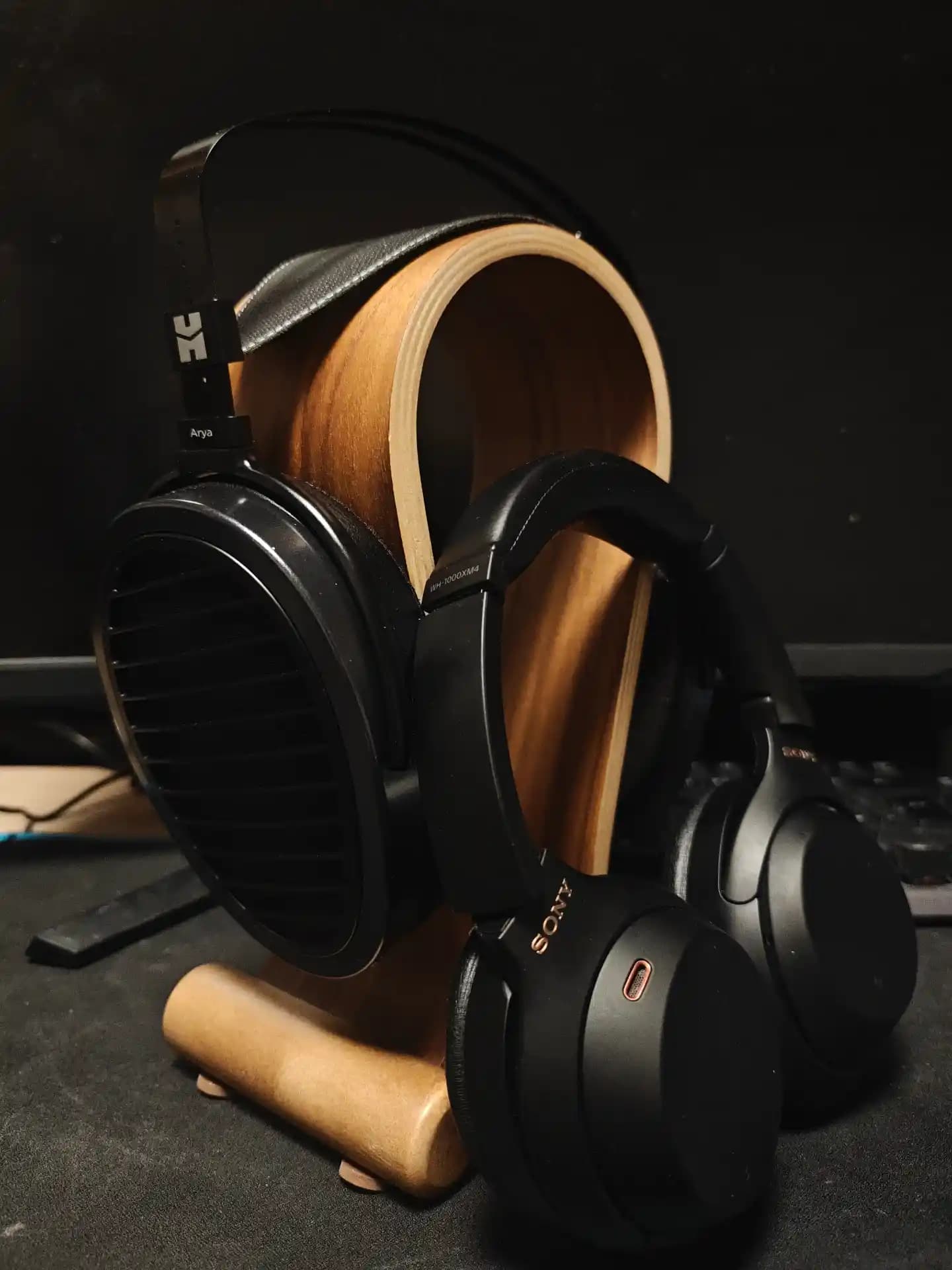 Kapalı ve Açık Arka Kulaklıklar: Ses İmzası ve Tercihlerin Derinlemesine İncelemesi