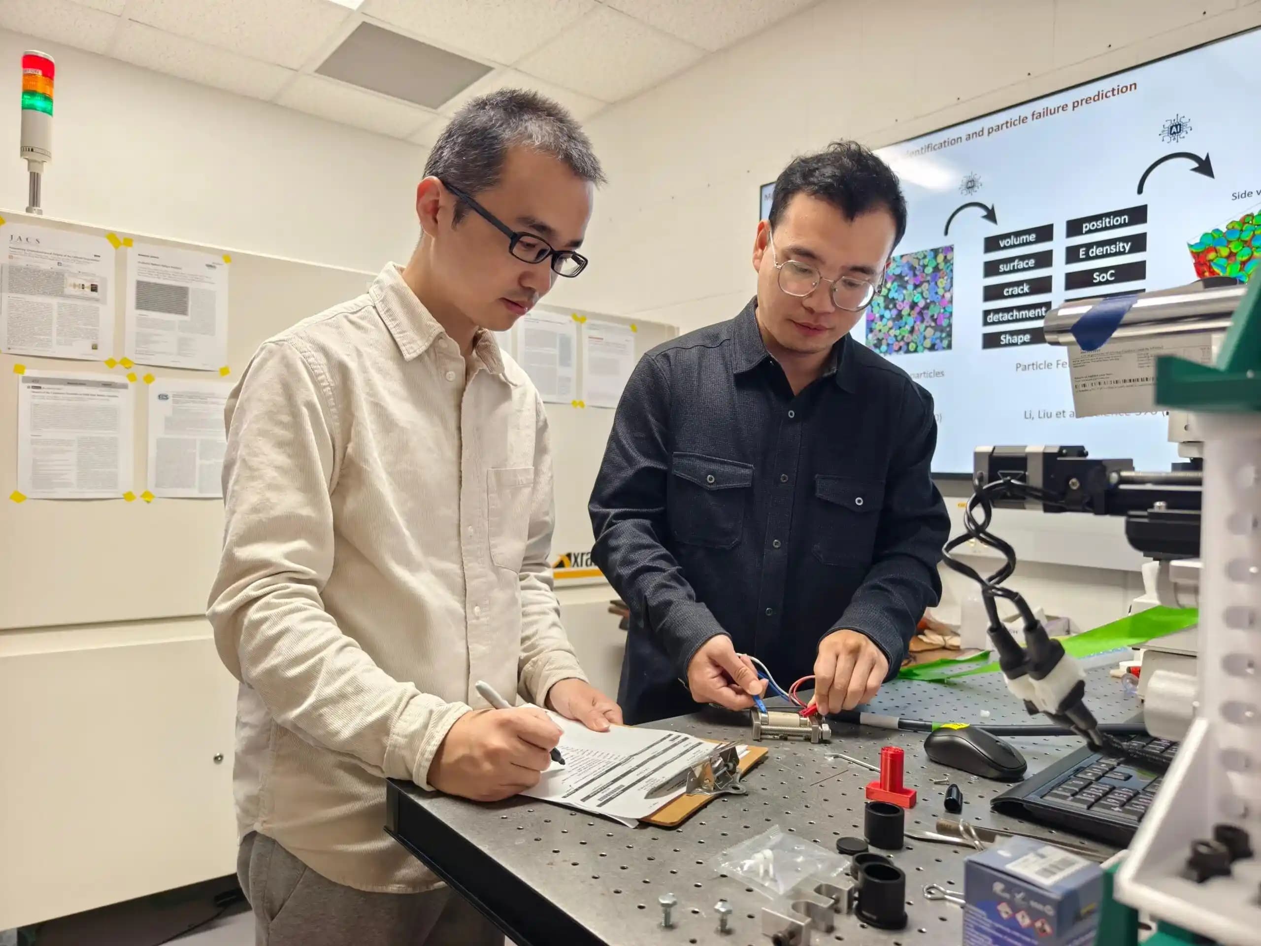 Lityum-iyon Pillerde Kimyomekanik Bozulma ve Şarj-Deşarj Döngülerinin Pil Ömrüne Etkisi