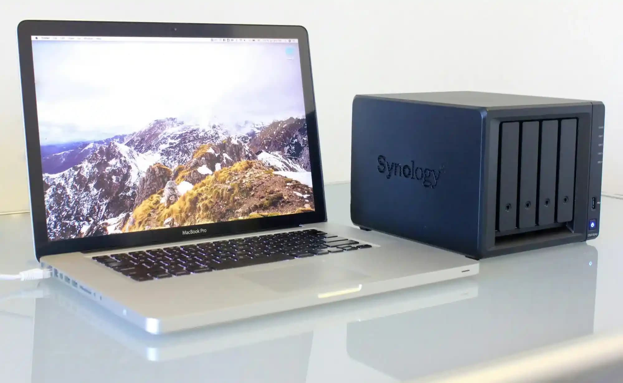 Synology'nin NAS Sistemlerinde Sertifikasız HDD Politikası ve Piyasa Tepkileri Üzerine Analiz