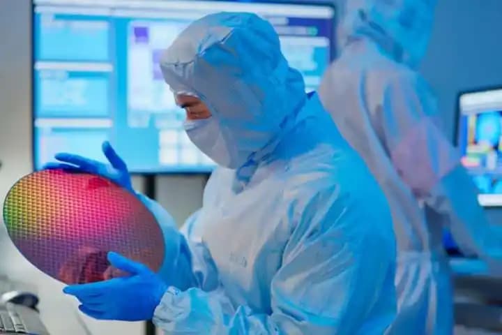 TSMC'nin Nvidia ve Broadcom'a Kapasite Uyarısı ve AI Çip Talebindeki Artışın Yarı İletken Sektörüne Etkileri