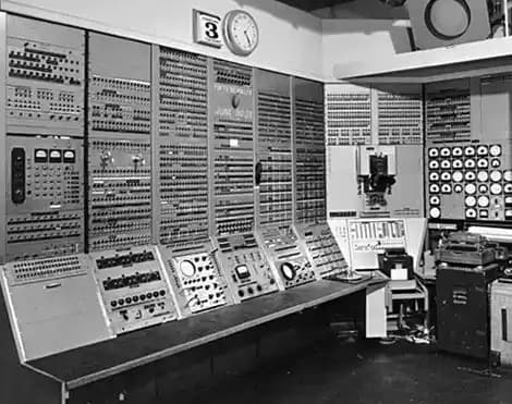 Bilgisayarın Tarihçesi ve Teknolojinin Evrimi Üzerine Kapsamlı Bir Analiz