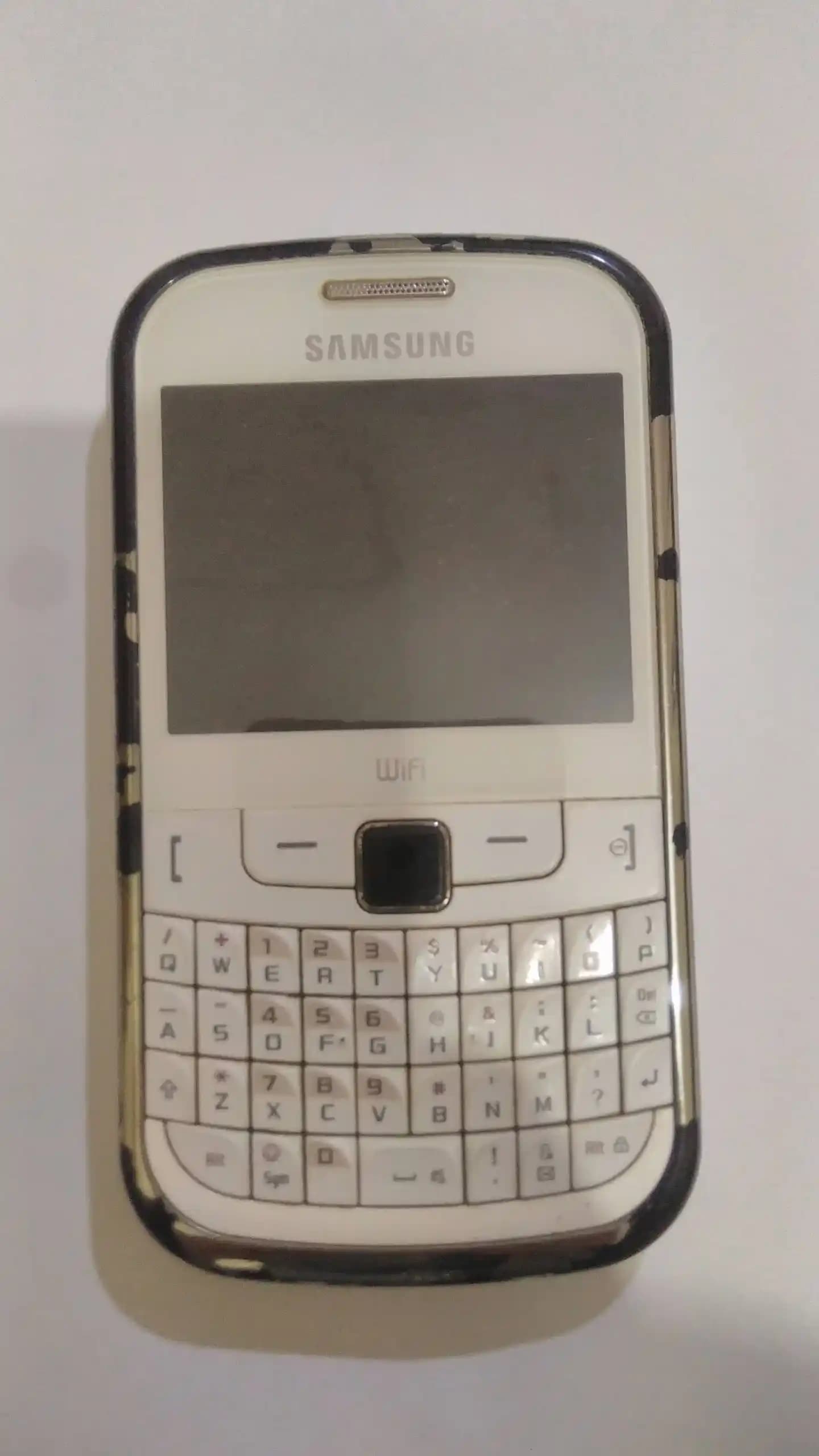 Eski Tuşlu Telefonların Özellikleri ve Günümüzdeki Yeri Hakkında Kapsamlı Bilgi