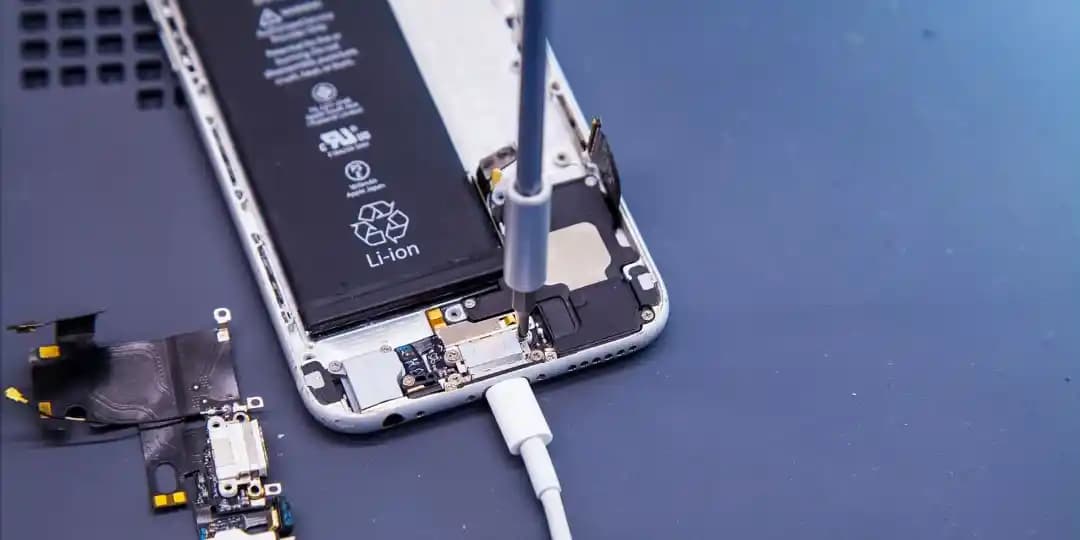 iPhone 15 Pro Şarj Soketi Değişimi: İşlem Süreci ve Uzman Tavsiyeleri