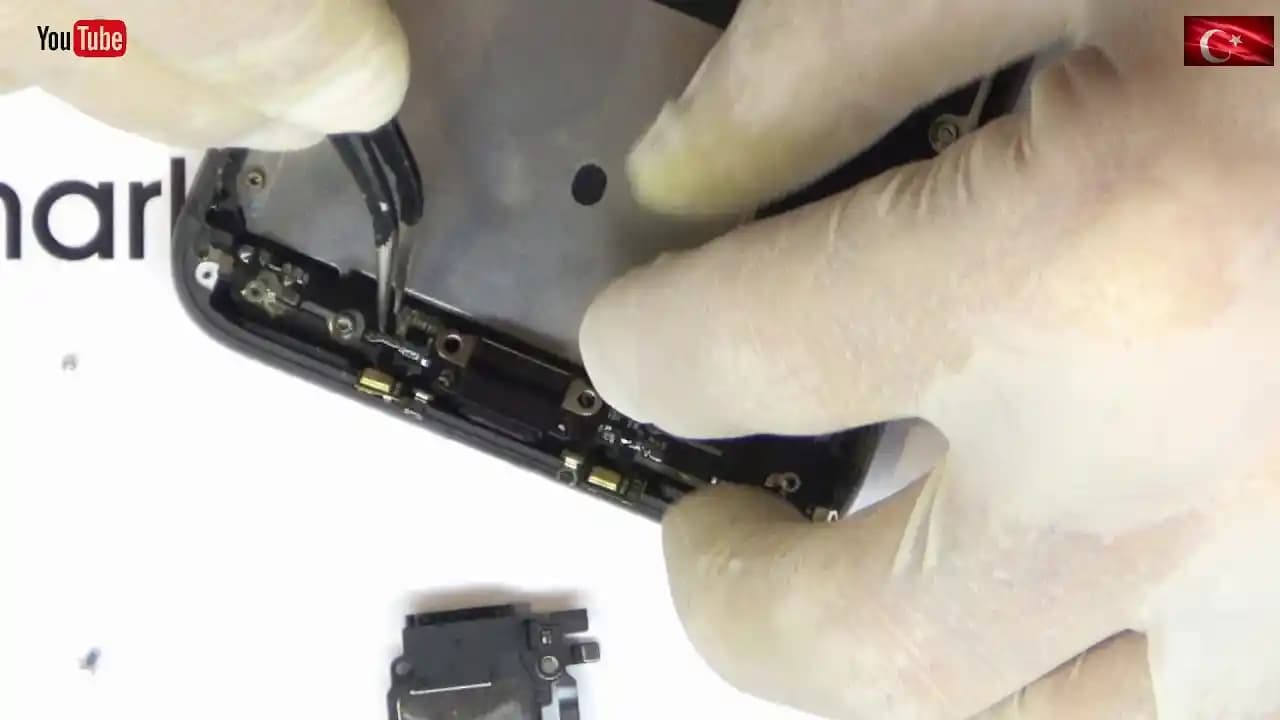 iPhone 8 Şarj Soketi Değişimi: Uzmanlık ve Orijinal Parça Kullanımıyla Güvenli Tamir