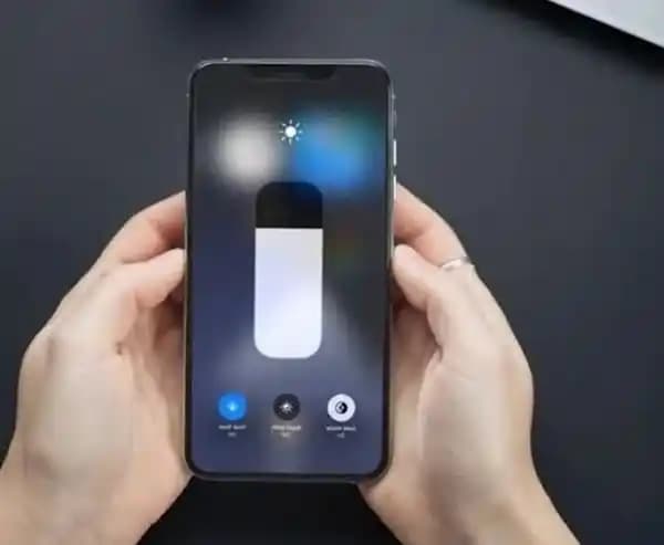 iPhone'da Otomatik Parlaklık Özelliği ve Kullanım İpuçları Güncel iOS 18 ile Etkin Kullanım