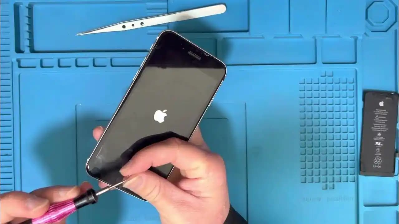 iPhone SE 2020 Batarya Değişimi ile Performansı Yeniden Kazanın