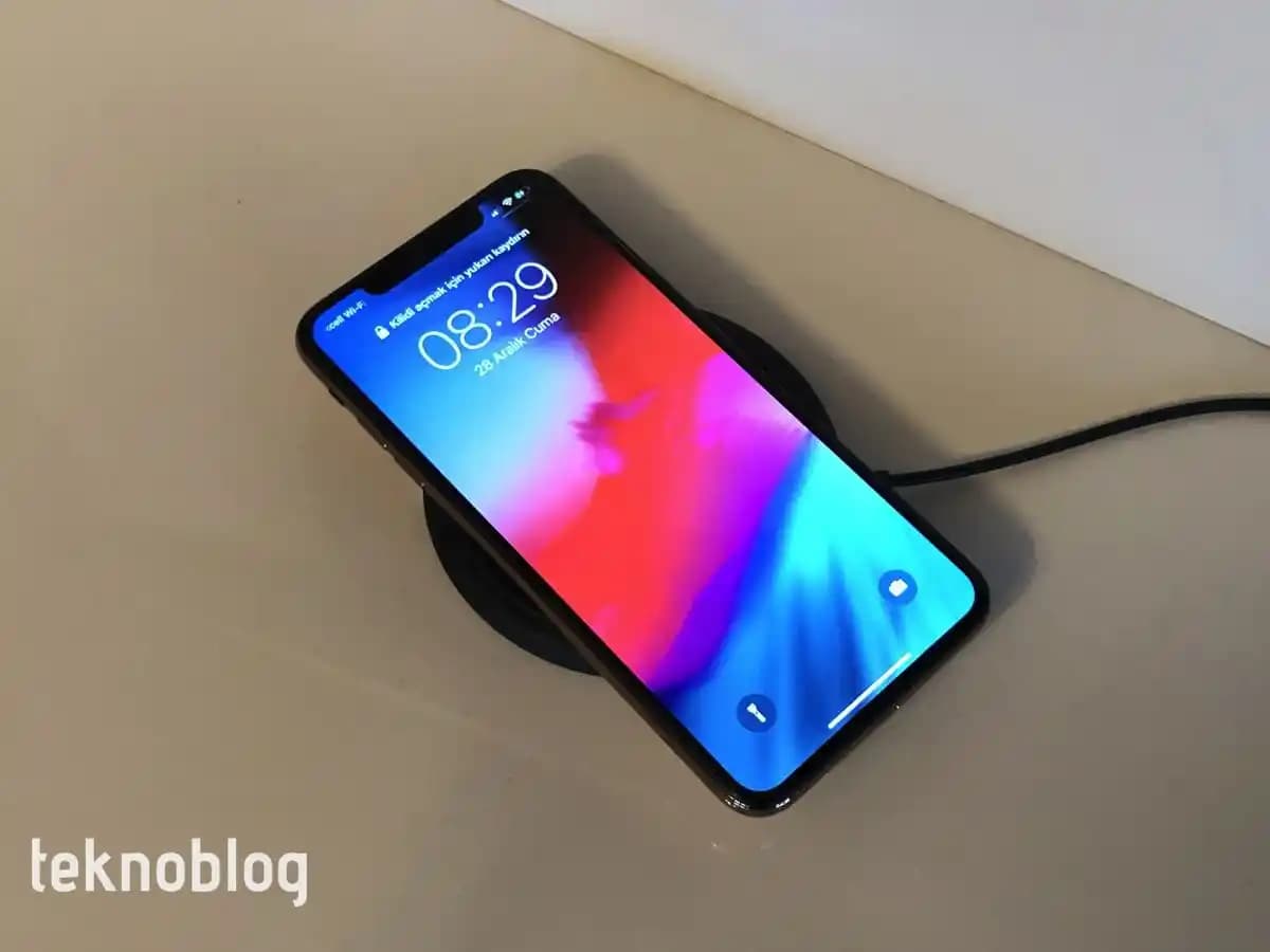 iPhone XS Max'in Kablosuz Şarj Özelliği Olmaması ve Alternatif Çözümler