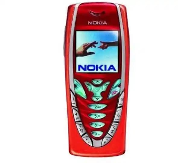 Nokia'nın İlk Renkli Ekranlı Telefonları ve Mobil Teknolojideki Dönüm Noktası
