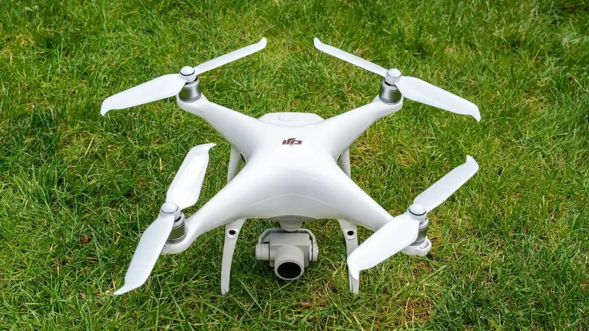 Phantom 4 Pro: Yüksek Çözünürlüklü Kamera ve Güvenlik Özellikleriyle Profesyonel Drone Teknolojisi