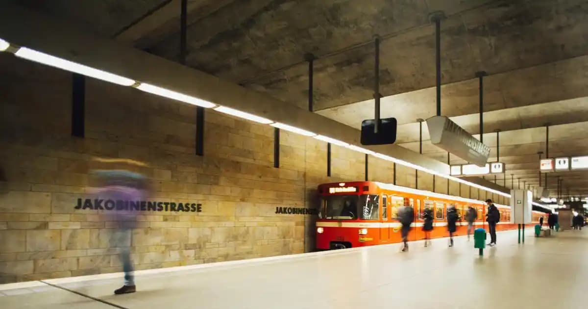 Samsung Akıllı Telefon Modellerinin Piyasa Çıkış Sıralaması ve Lansman Stratejileri