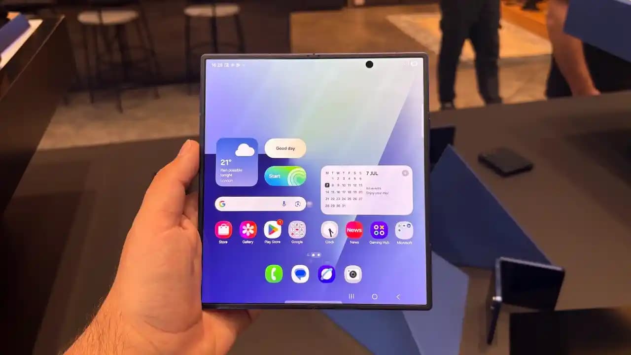 Samsung Galaxy Katlanabilir Serisi: Yenilikçi Tasarım ve Teknoloji ile Mobil Devrim