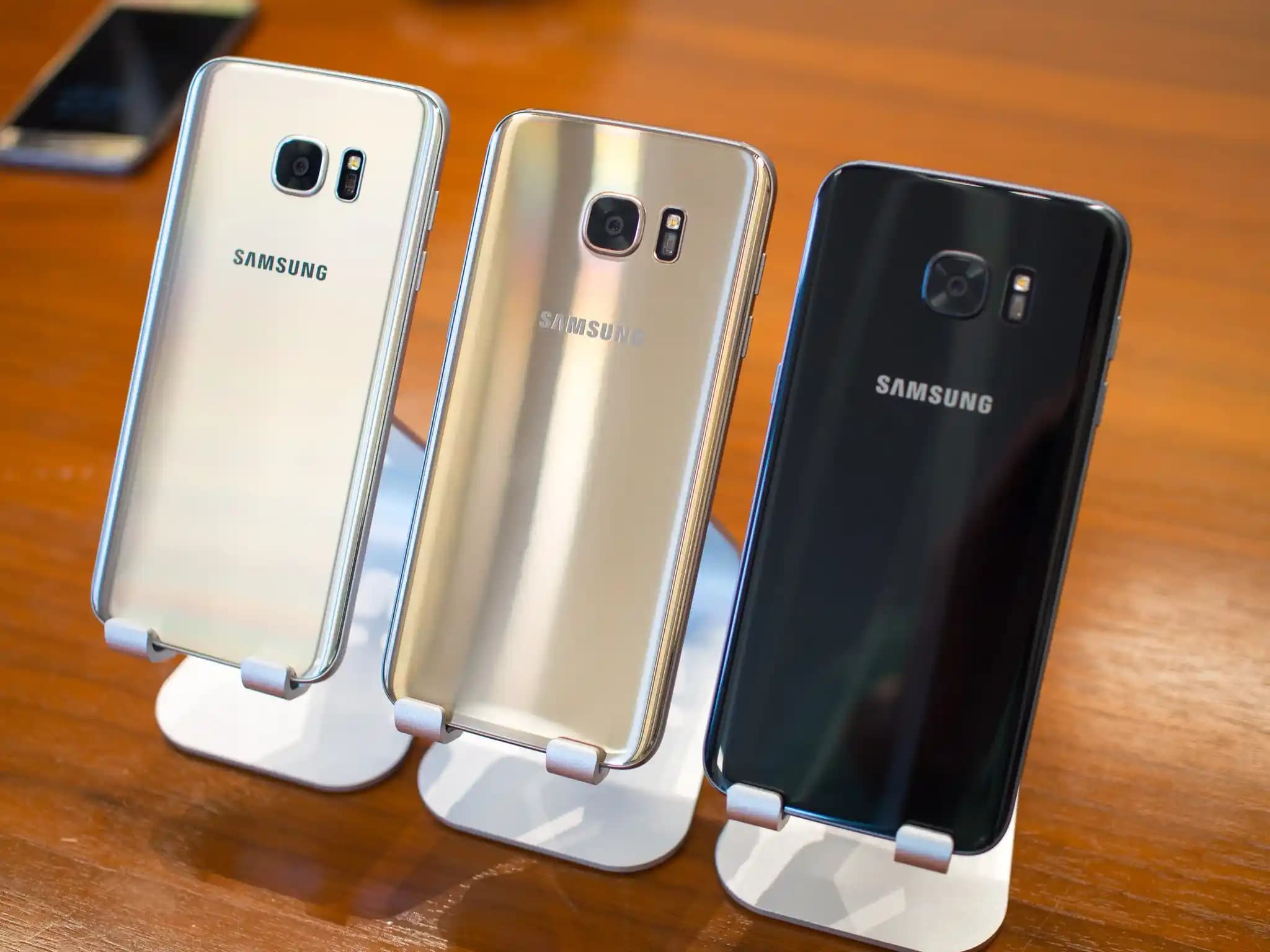 Samsung Galaxy S7 Edge: Yüksek Performans ve Dayanıklılık Sunan 2016 Model Akıllı Telefon