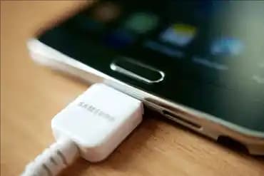 Samsung Telefonlarda 80 Watt Üzerinde Şarj Sorunu Nedenleri ve Çözüm Yolları