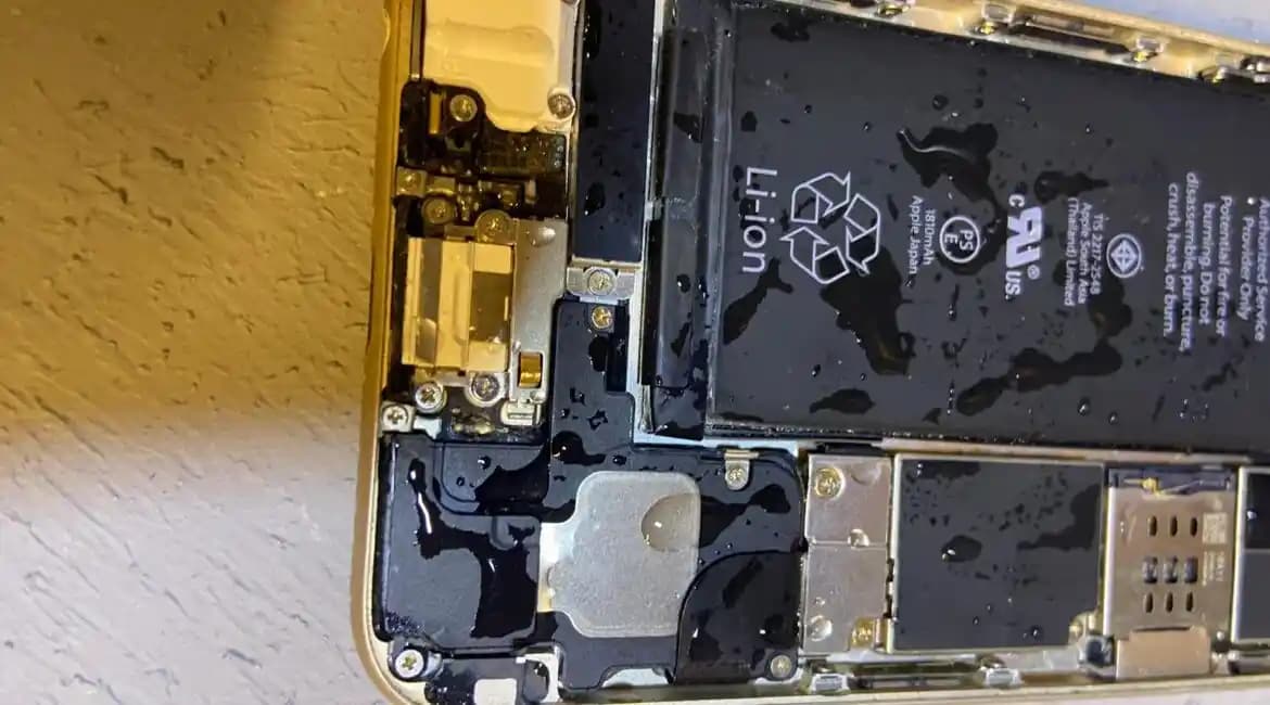 Telefon Su Teması Sonrası Ekran Gelmiyor Sorunu ve Çözüm Yolları