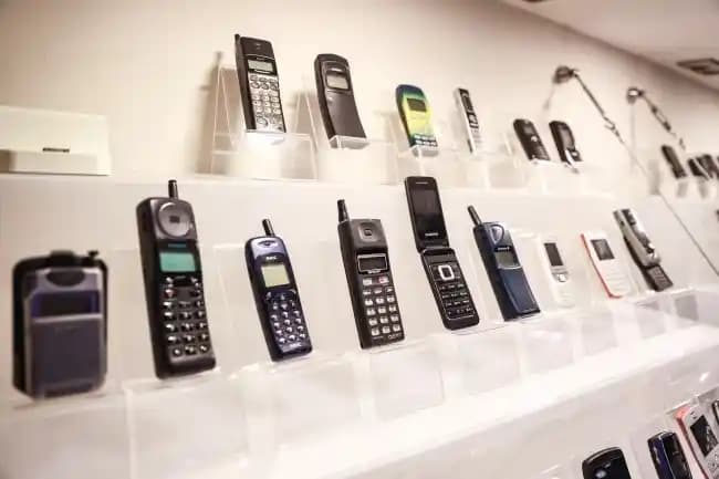 Türkiye’de Cep Telefonlarının Gelişimi ve Teknolojik Evrimi Üzerine Kapsamlı Bir Analiz