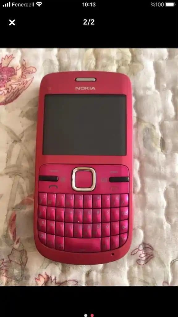 Tuşlu Pembe Telefonlar: Estetik ve Kullanışlılık Sunan Klasik Tasarımlar