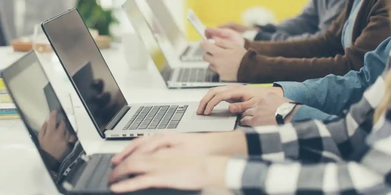 Üniversite Öğrencileri İçin Uygun Fiyatlı Bilgisayar Edinme Yöntemleri ve Fırsatları