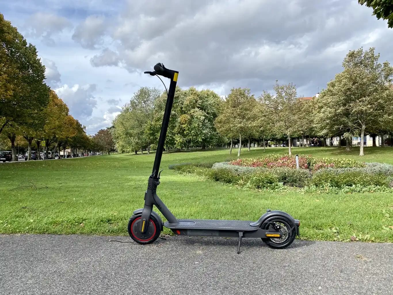 Xiaomi Mi 2 Pro Scooter: Şehir İçi Ulaşımda Pratik ve Teknolojik Çözümler