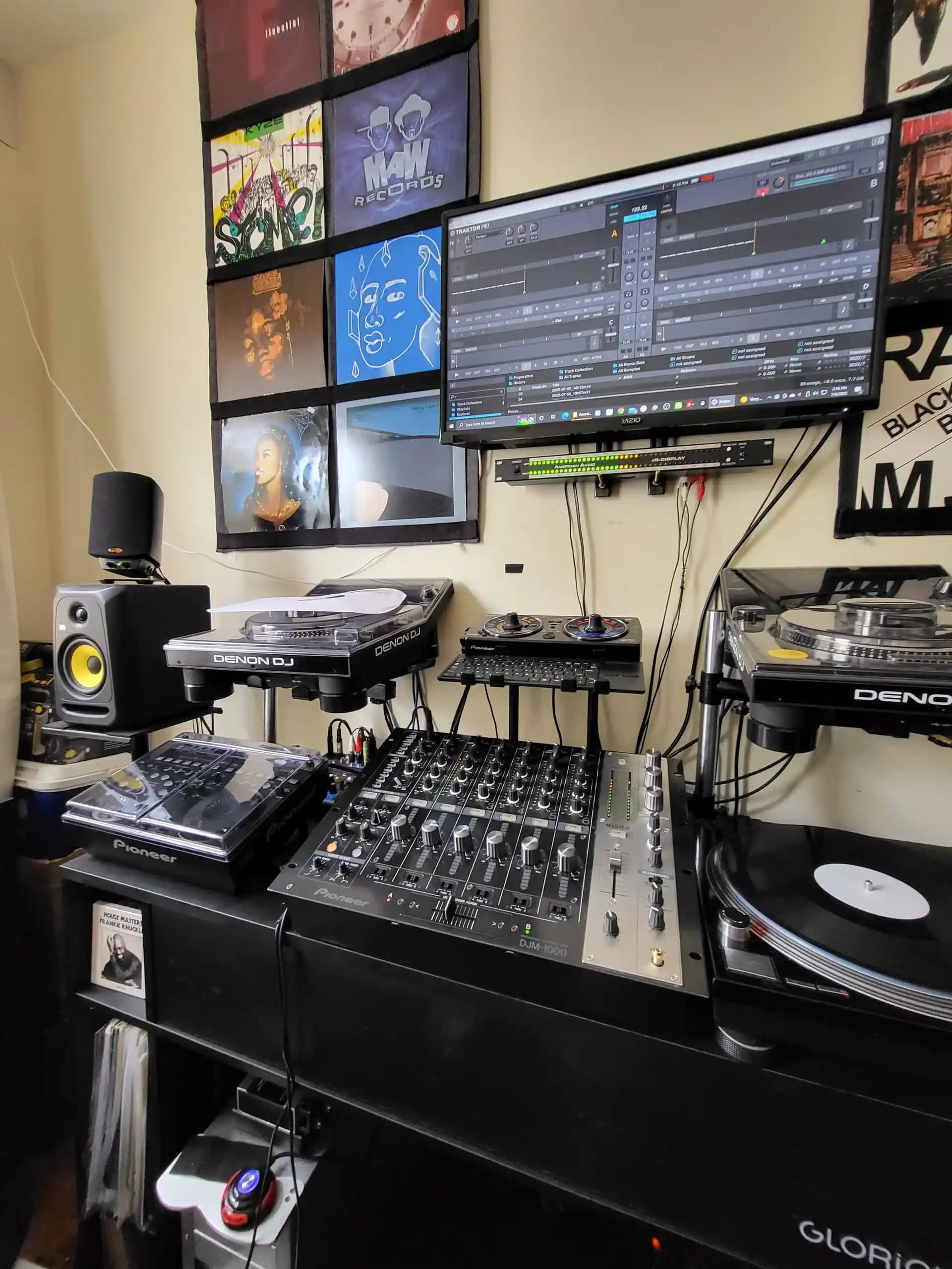 DJ Kurulumu Rehberi: Elektronik ve Aksesuarlarla Mükemmel DJ Setup’ı Oluşturma