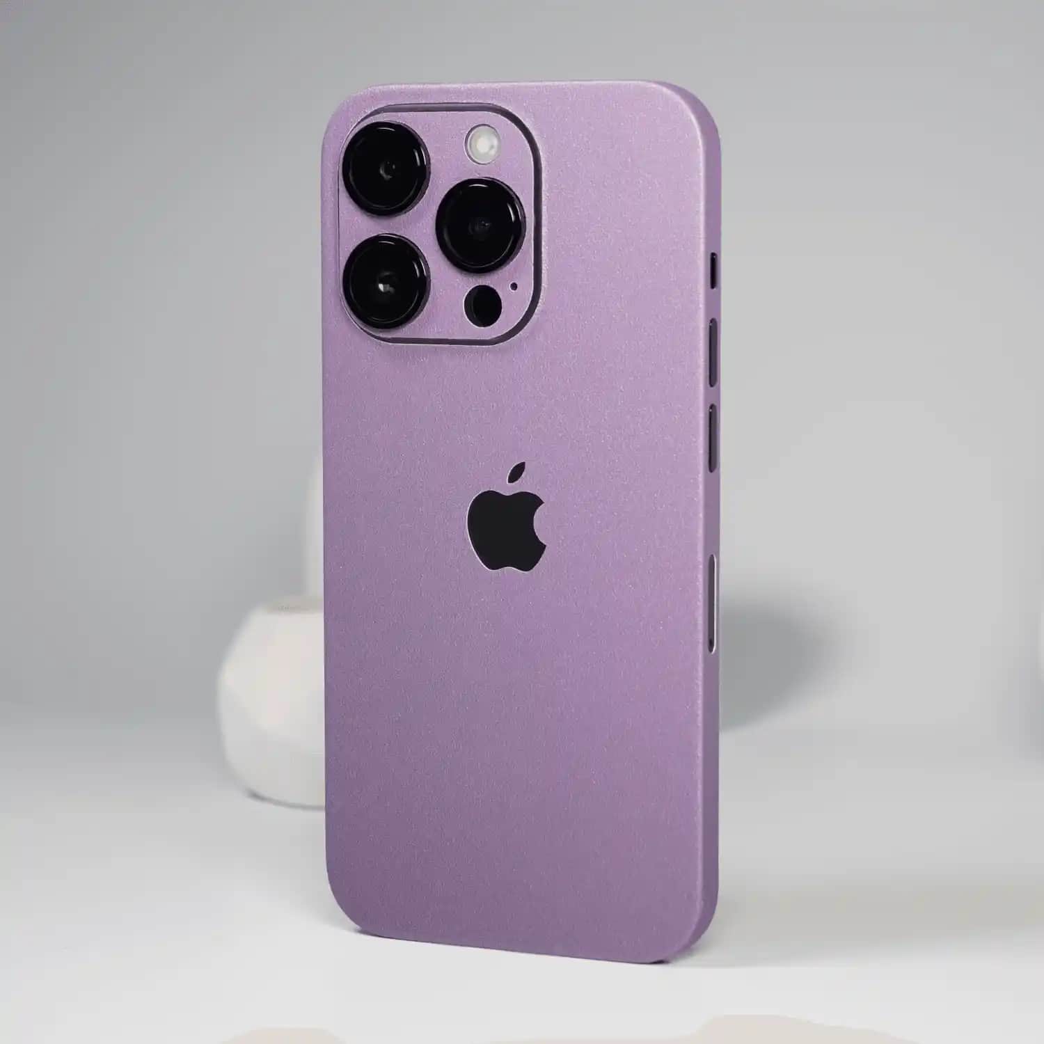 iPhone 15 Mor Renk Seçenekleri ve Elektronik Aksesuarlarla Uyum Rehberi