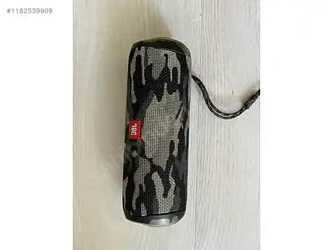 JBL Ses Bombası Kamuflaj: Güç ve Gizemli Tasarım ile Yüksek Performans