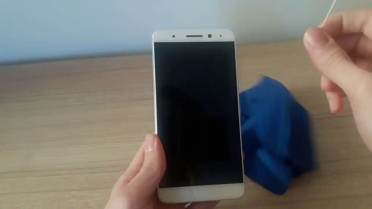 Kapanan Telefon Nasıl Açılır? Çözüm Yolları ve Elektronik Aksesuarları Rehberi