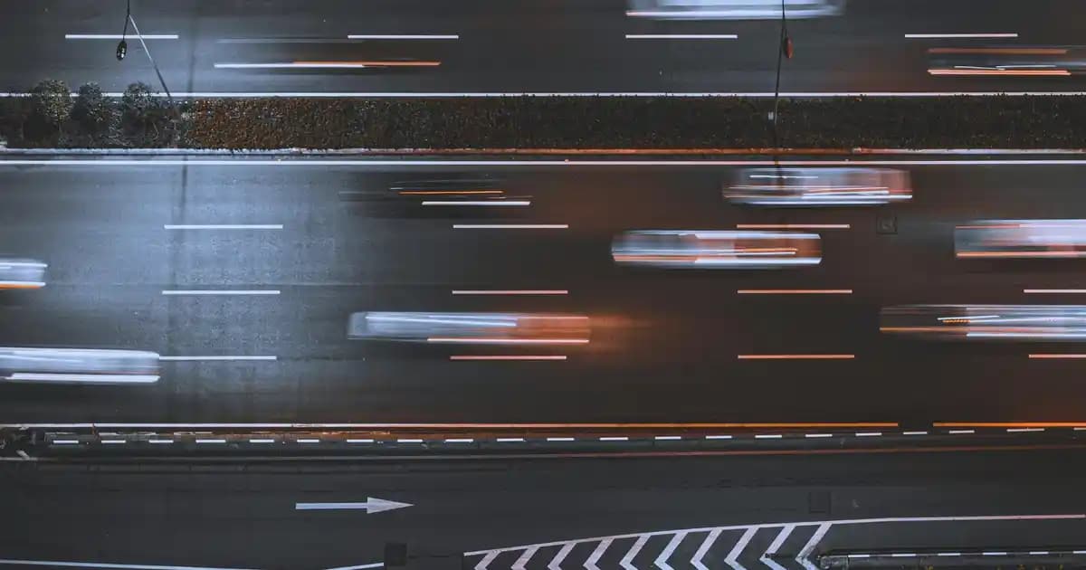 Nothing Phone Serisi: Minimalist Tasarım ve Güçlü Teknolojiyle Geleceğin Akıllı Telefonu