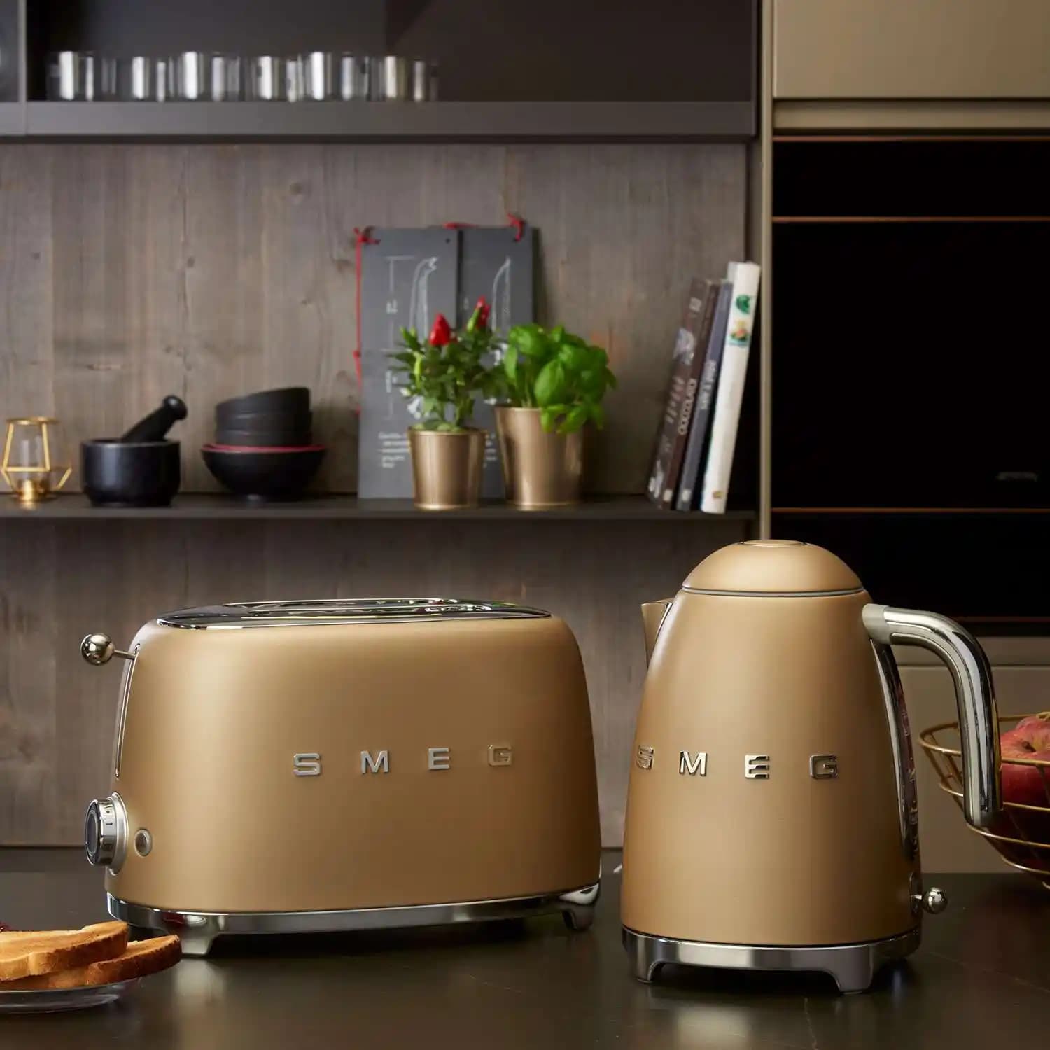 SMEG Setleri: Modern Tasarım ve Fonksiyonelliğin Birleştiği Mutfak Çözümleri