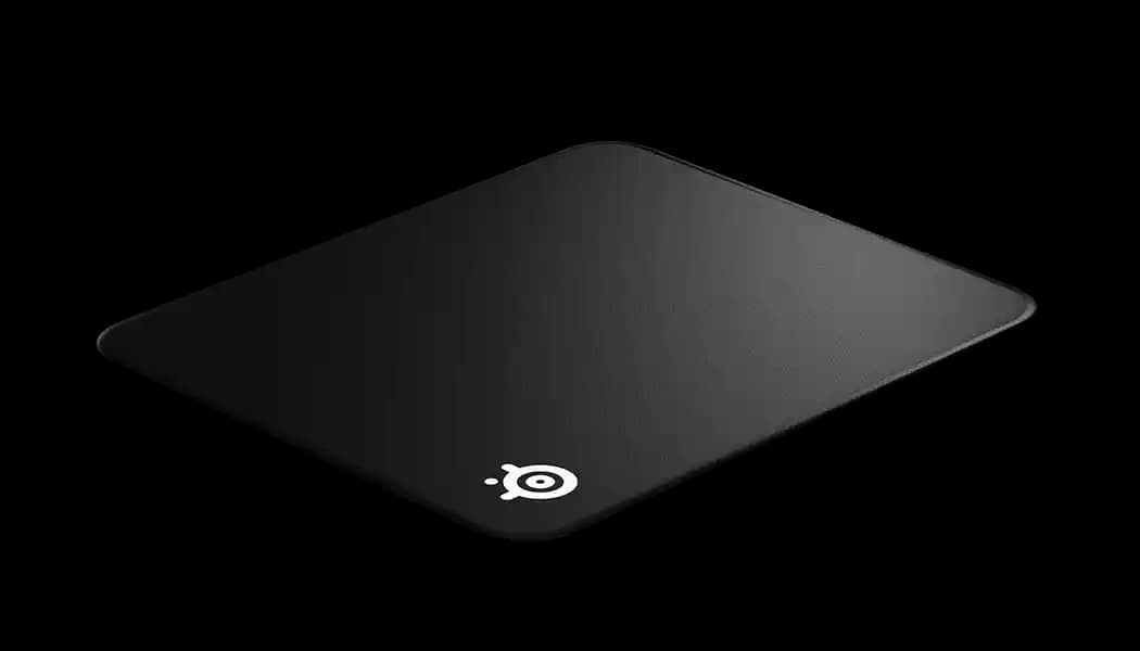 SteelSeries QcK Edge: Dayanıklı ve Hassas Performans Sunan Oyun Mouse Pad'i