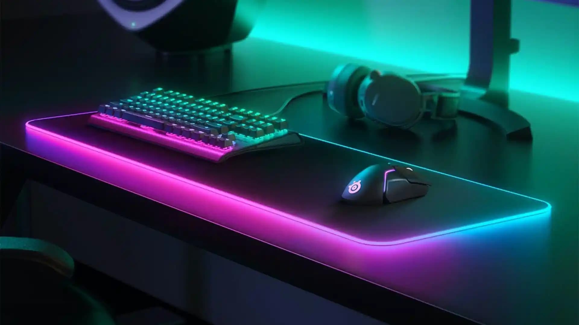SteelSeries QcK Prism: RGB Özellikleriyle Profesyonel Oyun Deneyimini Artıran Mouse Pad
