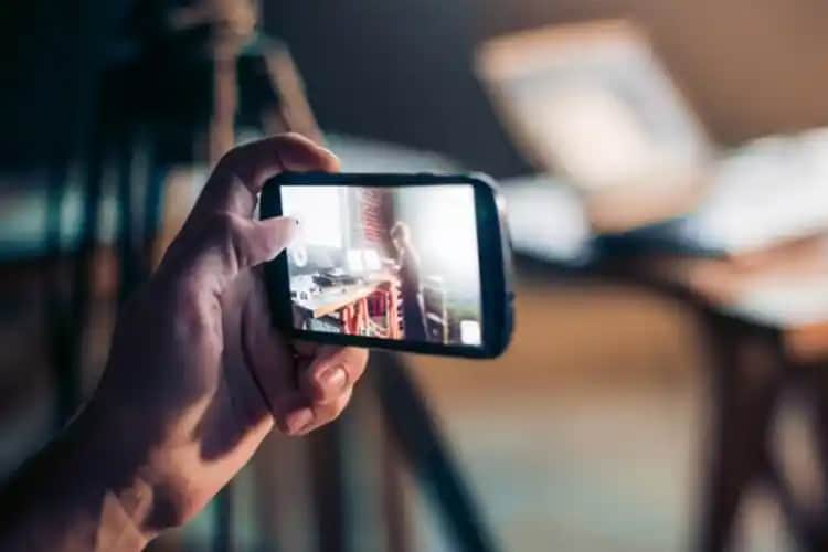 Telefon Ön Kamera Temizleme Yöntemleri ve İpuçlarıyla Görüntü Kalitenizi Artırın