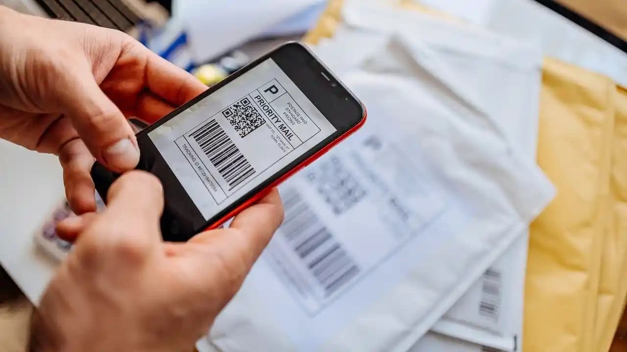 Telefonun arkasındaki barkod ve etiketlerin önemi: Güvenlik ve işlevsellik açısından bilinmesi gerekenler